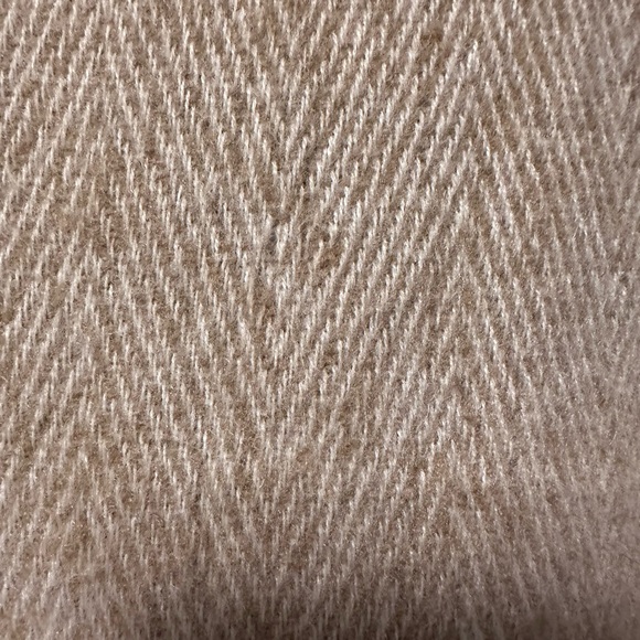 Neutral poncho wrap with fringed edges - Picture 7 of 7